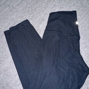 Ribbed Lululemon leggings.